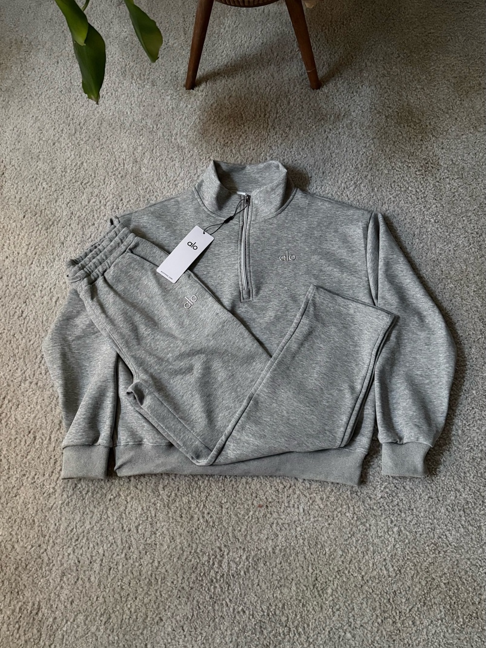 ALO Yoga Men’s Heather Gray Half-Zip Pullover Sweatshirt
